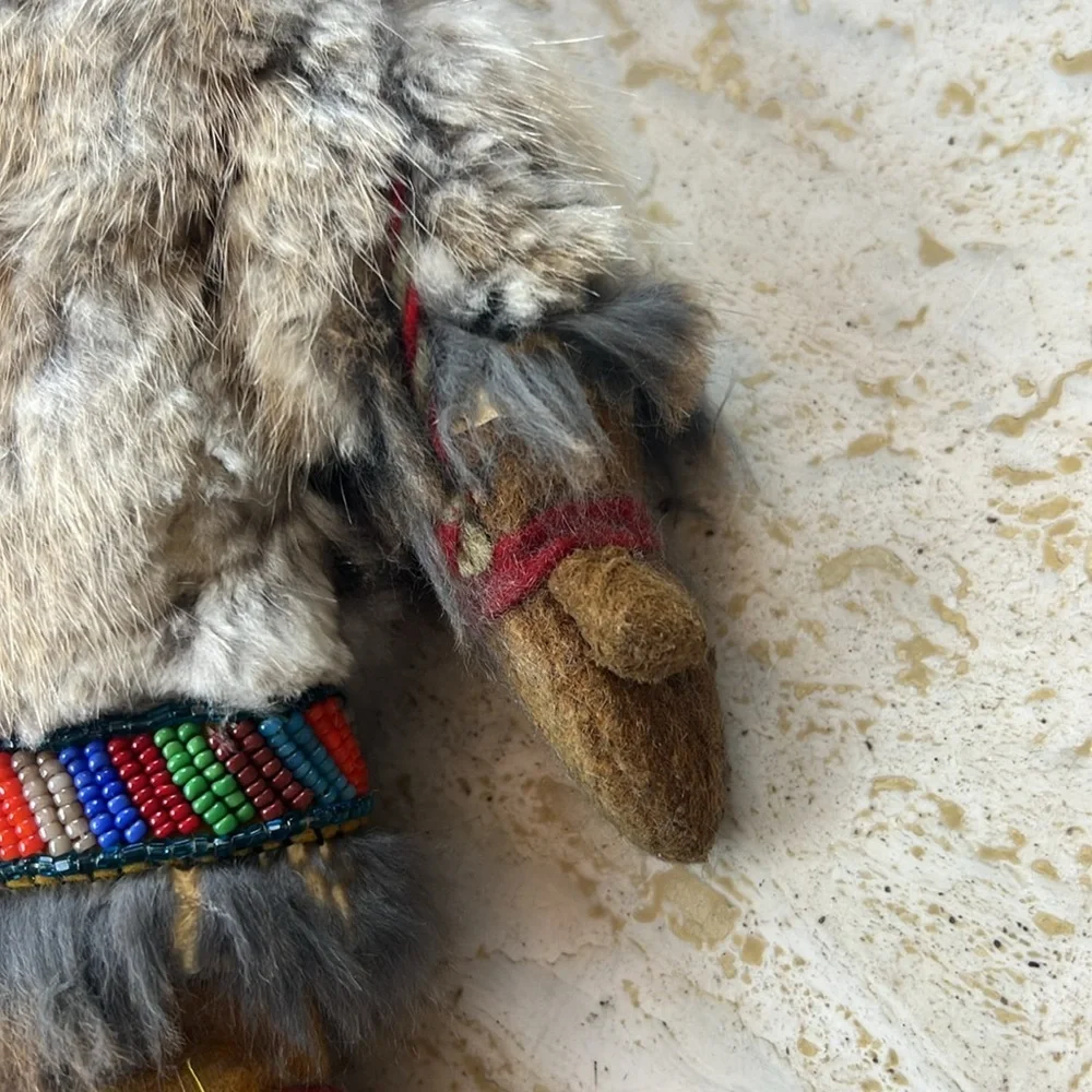 Vintage Handmade Inuit Style Fur & Beaded Doll Collectible Folk Art (FRAGILE) - Picture 9 of 13